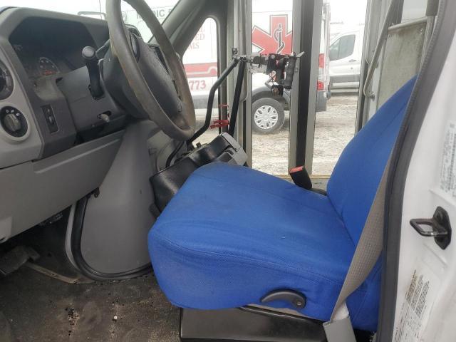 2017 Ford Econoline E350 Super Duty Cutaway Van
