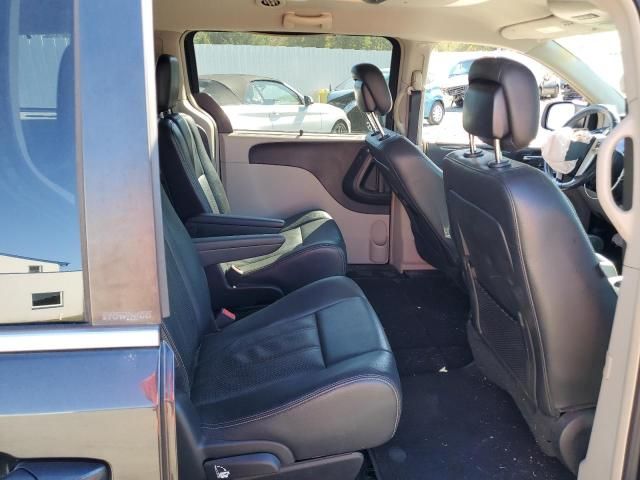 2014 Chrysler Town & Country Touring L