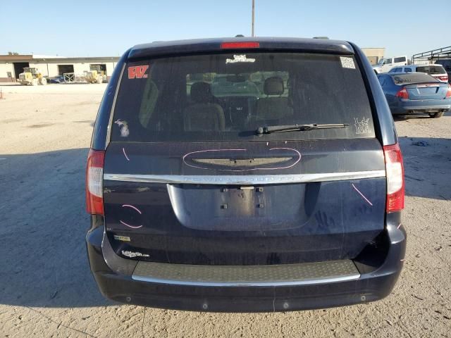 2013 Chrysler Town & Country Touring L