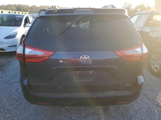 2018 Toyota Sienna XLE