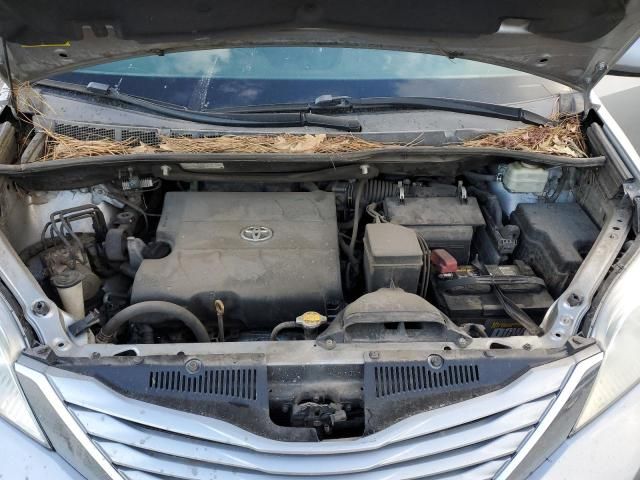 2016 Toyota Sienna LE