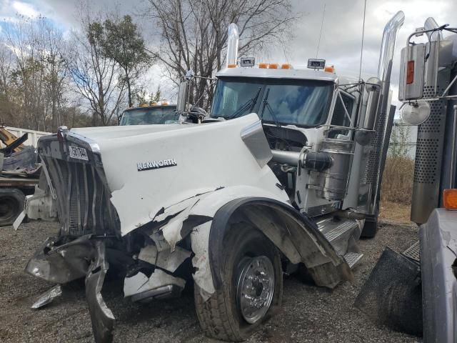 2018 Kenworth Construction W900