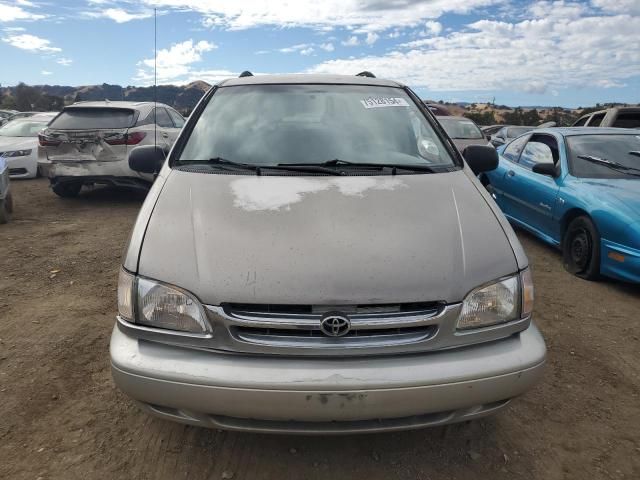 1999 Toyota Sienna LE