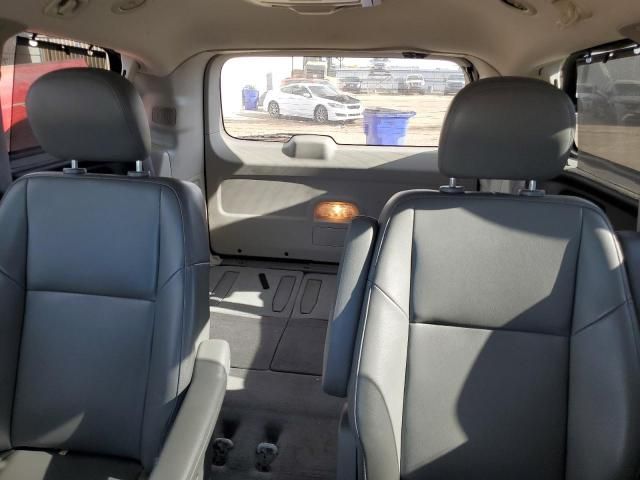 2012 Volkswagen Routan SE