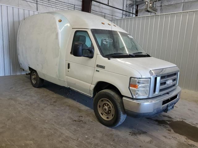 2014 Ford Econoline E350 Super Duty Cutaway Van