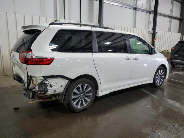 2020 Toyota Sienna XLE