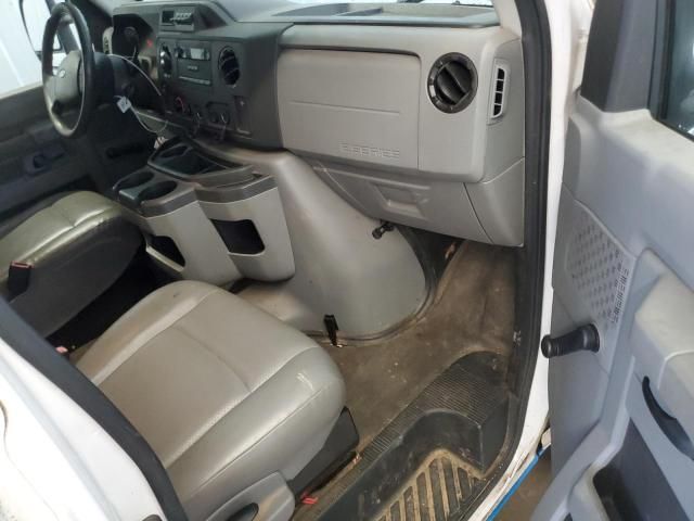 2014 Ford Econoline E350 Super Duty Cutaway Van