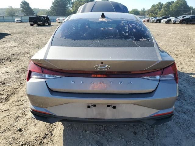 2022 Hyundai Elantra SE