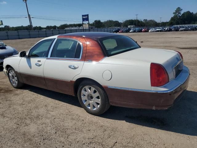 2005 Lincoln Town Car Signature Limited