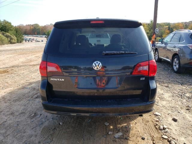 2010 Volkswagen Routan SE