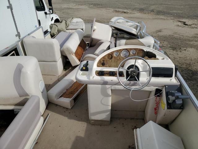 2002 Crestliner Boat