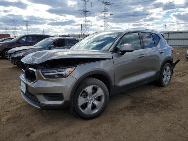 2022 Volvo XC40 T5 Momentum