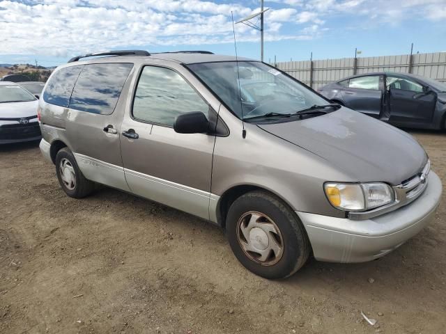 1999 Toyota Sienna LE