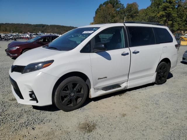 2020 Toyota Sienna SE