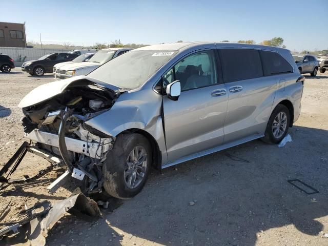 2022 Toyota Sienna LE