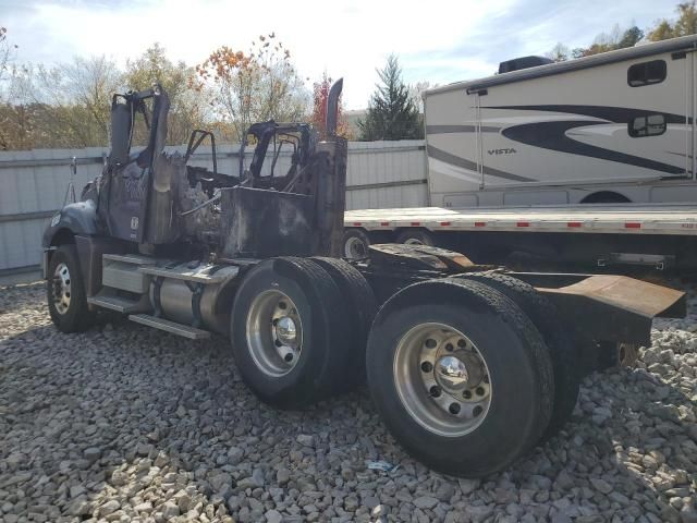 2009 Freightliner Conventional Columbia