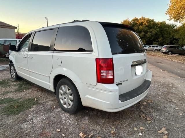 2010 Chrysler Town & Country LX