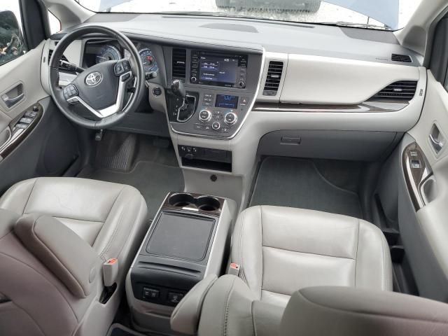 2018 Toyota Sienna XLE