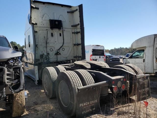 2019 Freightliner Cascadia 126