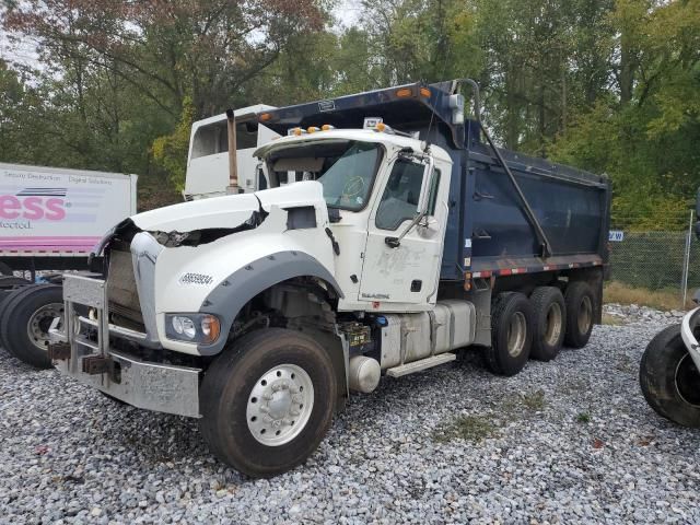 2018 Mack 700 GU700