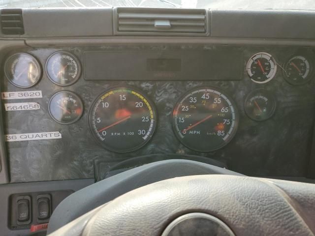 2002 Freightliner Conventional Columbia