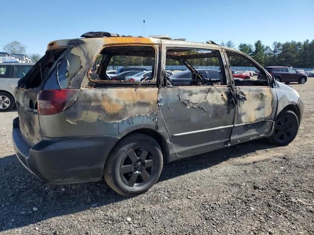 2004 Toyota Sienna XLE