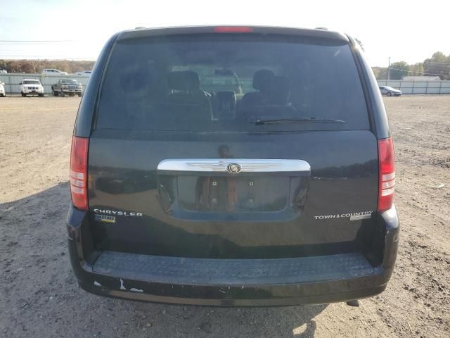 2010 Chrysler Town & Country LX