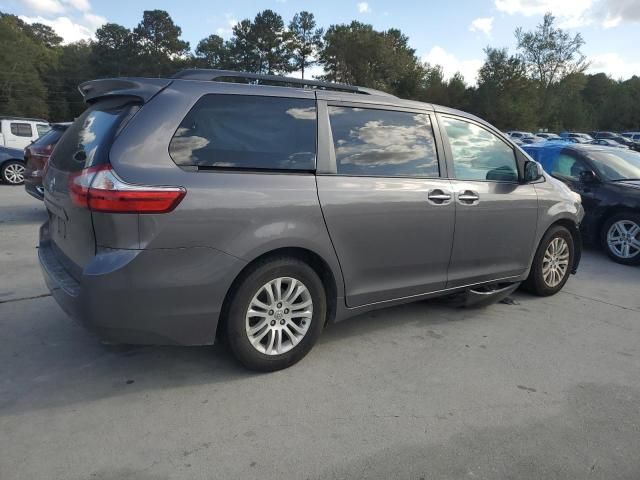 2017 Toyota Sienna XLE