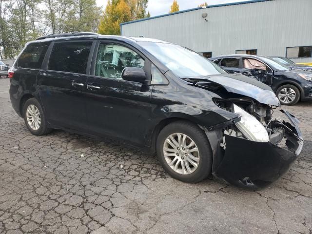 2016 Toyota Sienna XLE