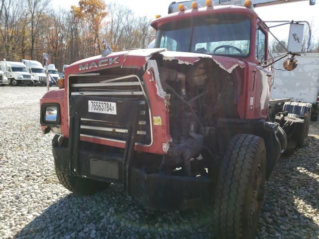 2000 Mack 600 RD600