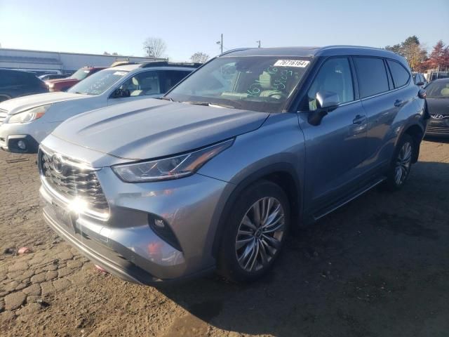 2022 Toyota Highlander Platinum