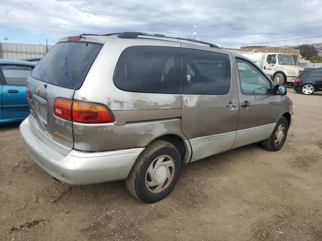 1999 Toyota Sienna LE