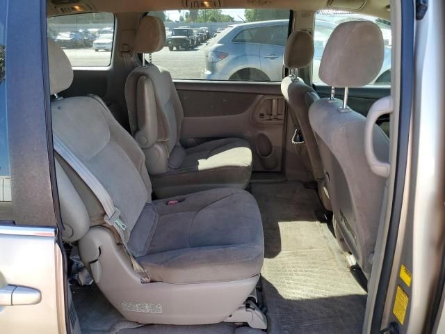 2004 Toyota Sienna CE