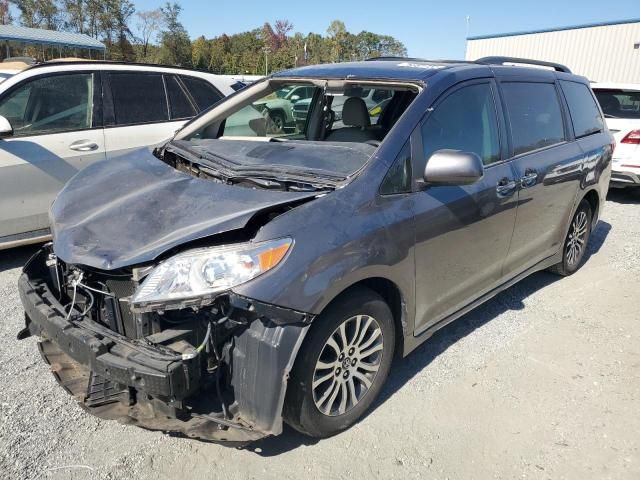 2018 Toyota Sienna XLE