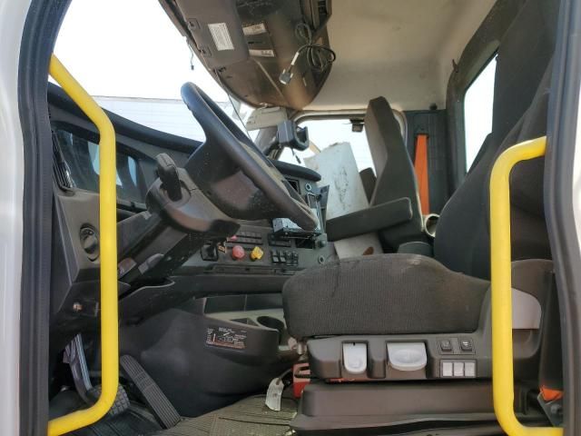 2025 Freightliner Cascadia 126