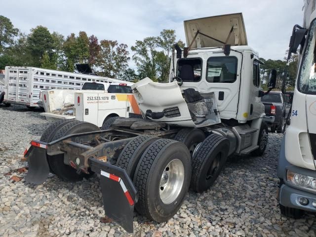 2016 Freightliner Cascadia 113