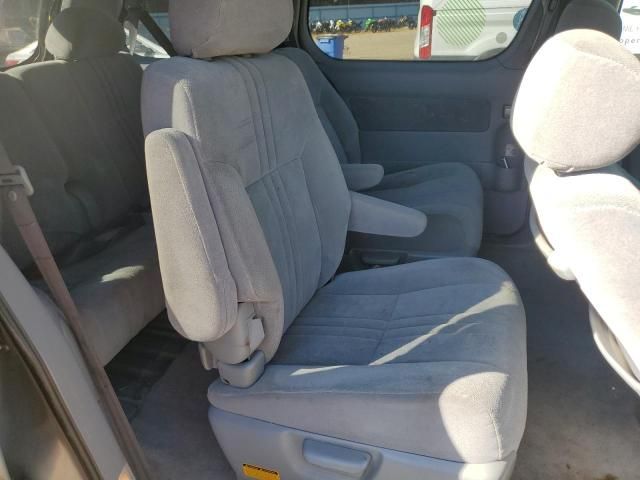 2003 Toyota Sienna LE