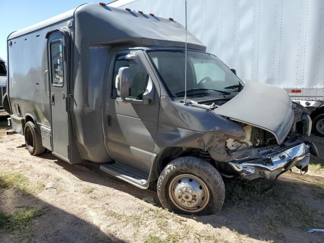 2003 Ford Econoline E450 Super Duty Cutaway Van