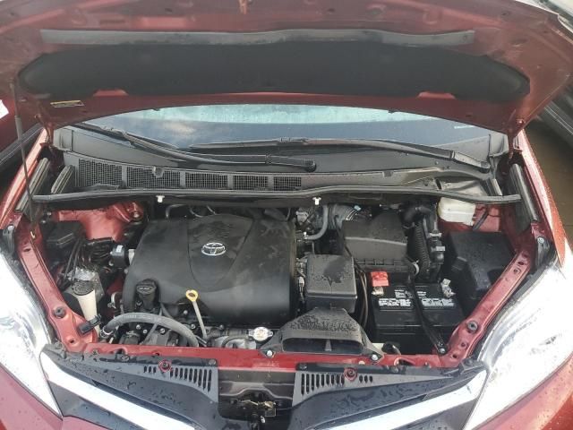 2019 Toyota Sienna LE