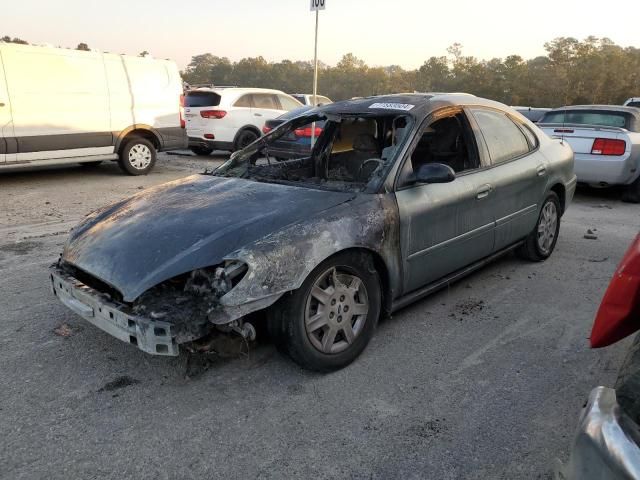 2005 Ford Taurus SE