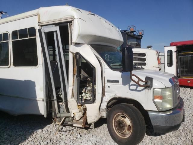 2008 Ford Econoline E350 Super Duty Cutaway Van