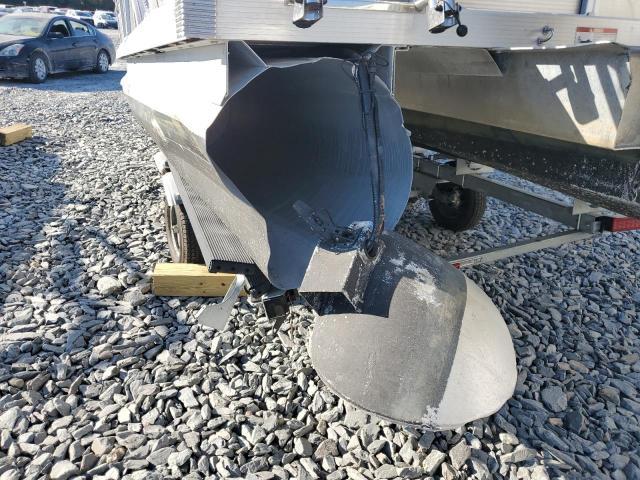 2022 Bennington Marine Boat With Trailer