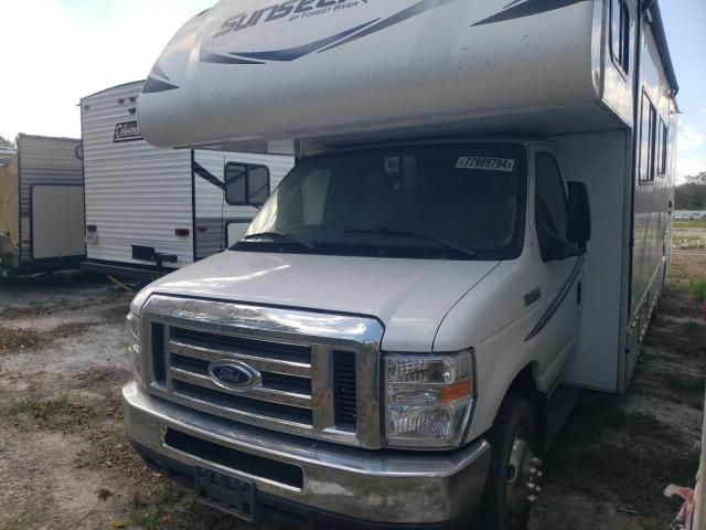 2019 Ford Econoline E450 Super Duty Cutaway Van