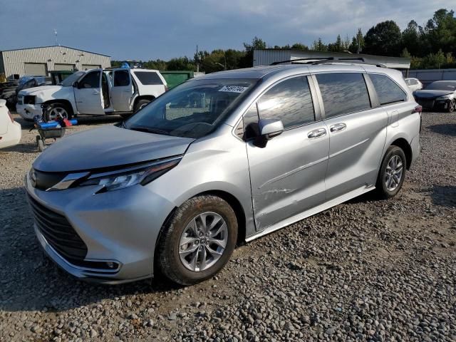 2022 Toyota Sienna XLE