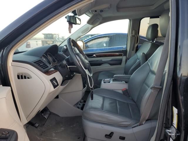 2013 Volkswagen Routan SEL Premium