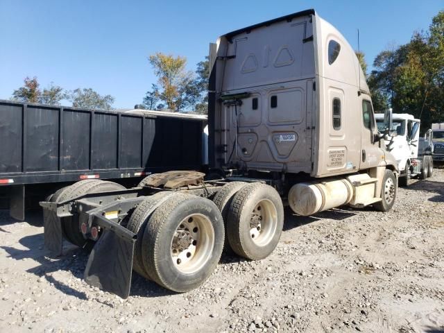 2013 Freightliner Cascadia 125