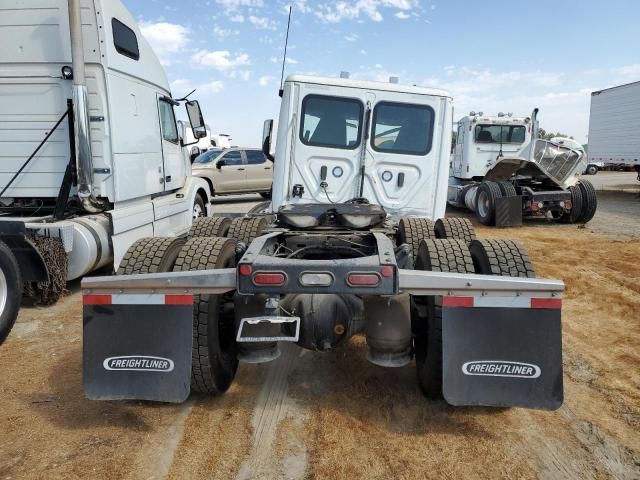 2025 Freightliner Cascadia 126