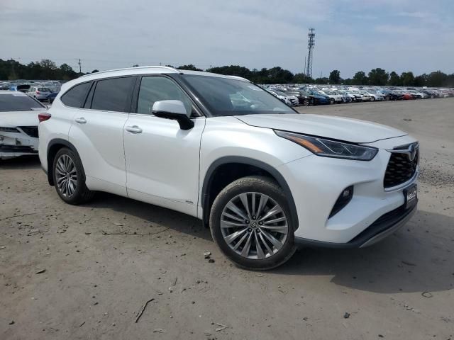 2022 Toyota Highlander Hybrid Platinum