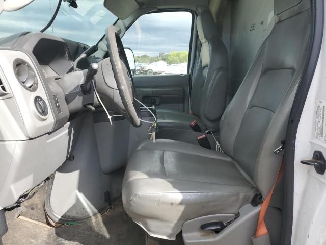 2015 Ford Econoline E450 Super Duty Cutaway Van