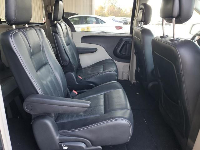 2014 Chrysler Town & Country Touring L